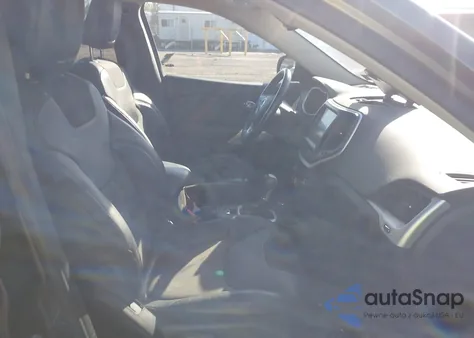 2018 Jeep Cherokee Latitude Plus 4X4 from USA, damaged, VIN 1C4PJMLX6JD576228